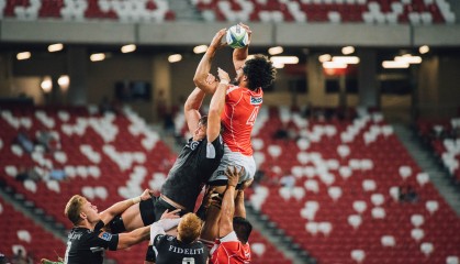 开云体育登入-最精彩瞬间：张伟三分线外连续得分点燃现场！，张伟三集